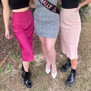 Forever 21 Dark Pink Satin Midi Skirt 
Size Medium
Worn Twice